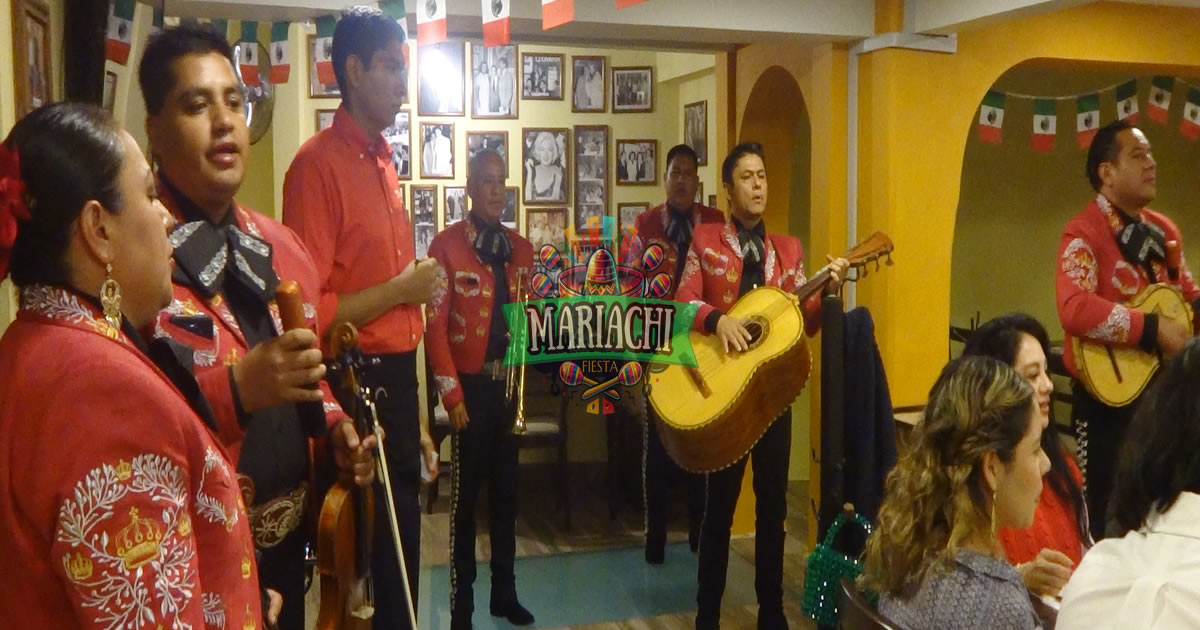 mariachis en la Colonia Tránsito